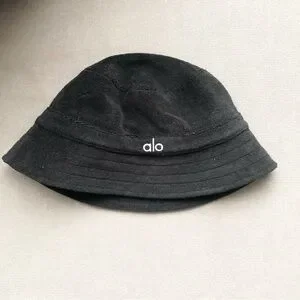 【Alo Yoga】Corduroy Neighborhood Bucket Hat Corduroy Neighborhood Bucket Hat - Black | Alo Yoga